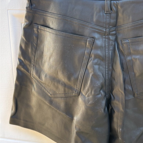 Abercrombie & Fitch Black Vegan Leather The Dad Short High Rise  Size 12 - Picture 2 of 7